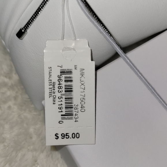 MK - Michael Kors Heart Bracelet in Silver - Picture 6 of 9